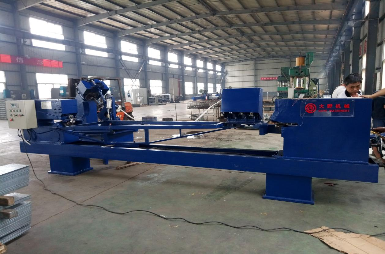 新鄉(xiāng)市大野機械制造有限公司對料塔扇形彎邊機的開發(fā)研制，升級換代的變化。